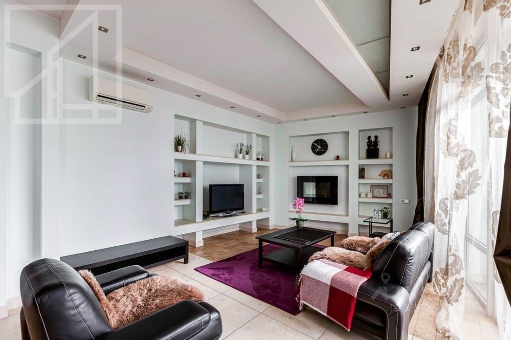 m. Oktyabrskaya: Apartment, 3-rooms