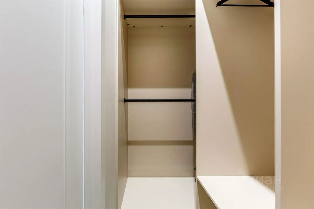 m. ZIL: Apartment, 2-rooms