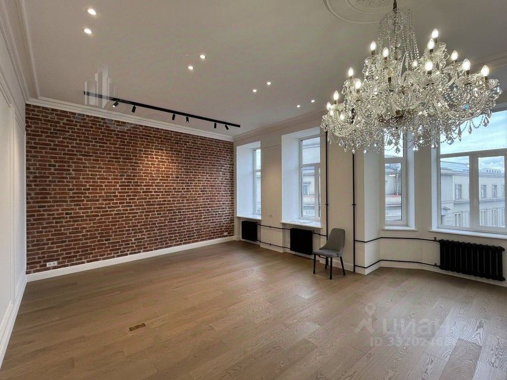 m. Trubnaya: Apartment, 4-rooms