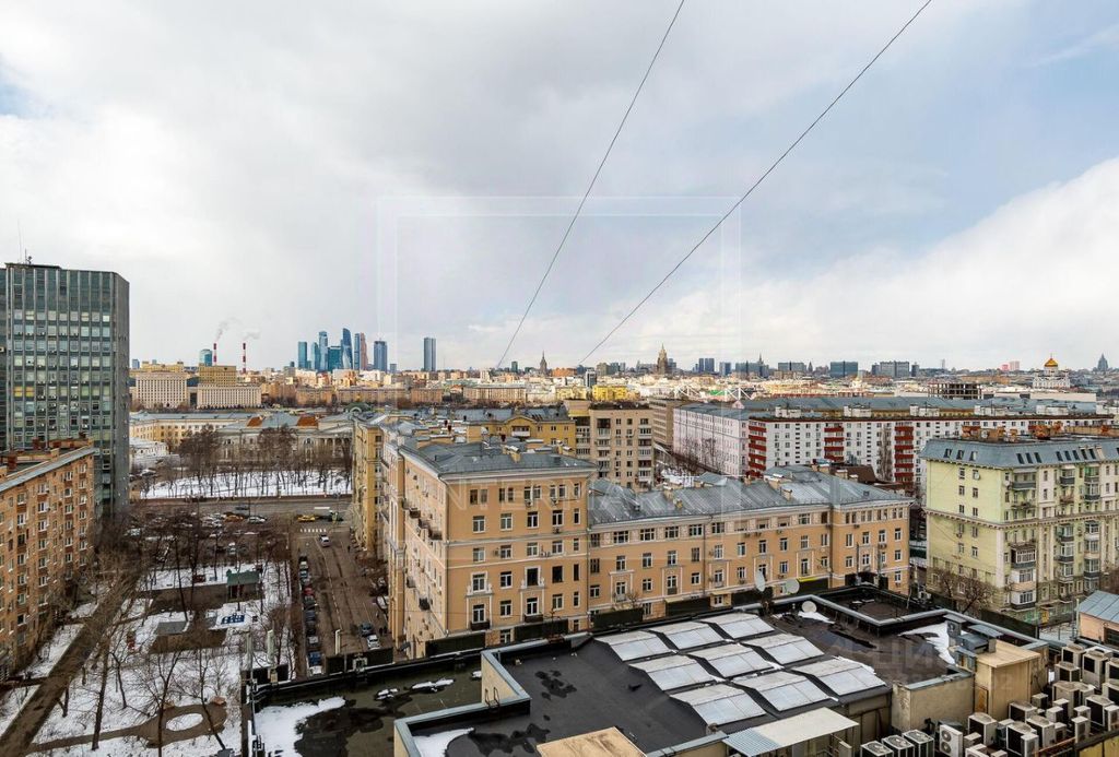 m. Oktyabrskaya: Apartment, 3-rooms