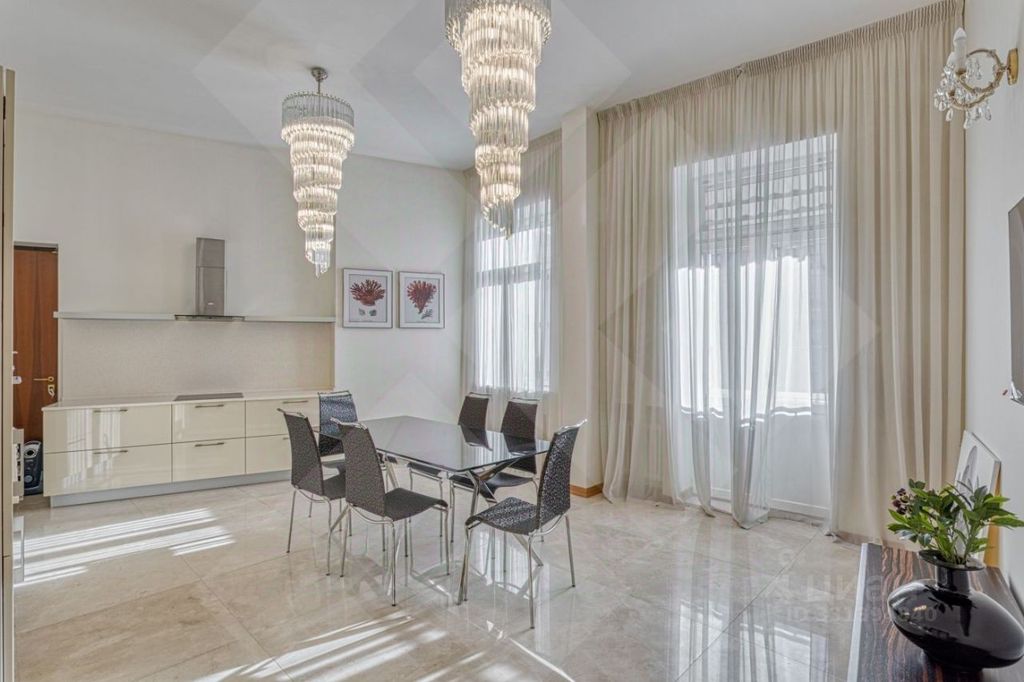 m. Okhotny ryad: Apartment, 3-rooms