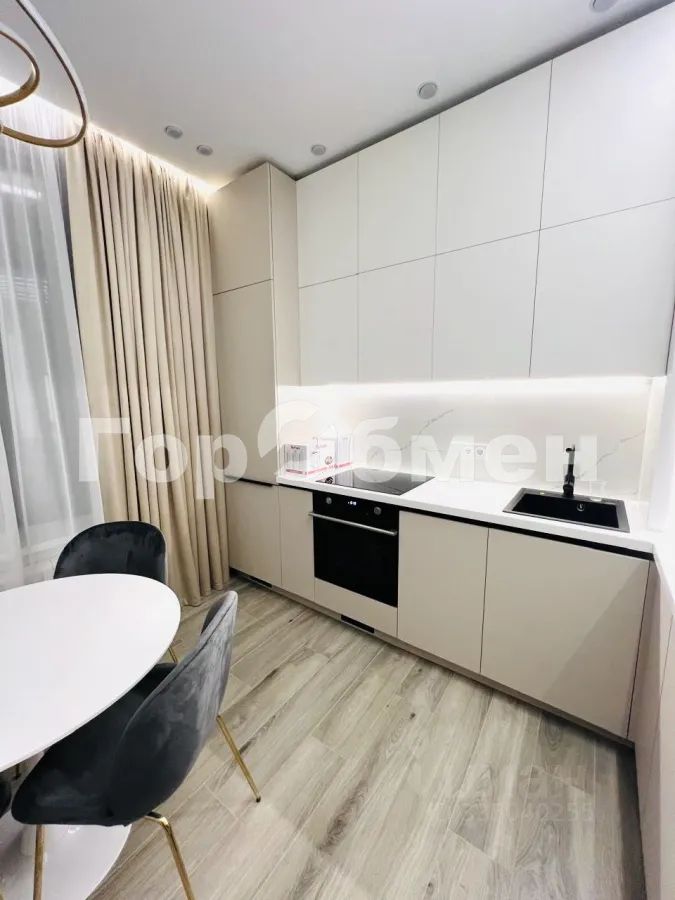 m. ZIL: Apartment, 2-rooms