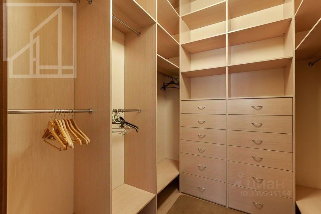 m. Shabolovskaya: Apartment, 3-rooms