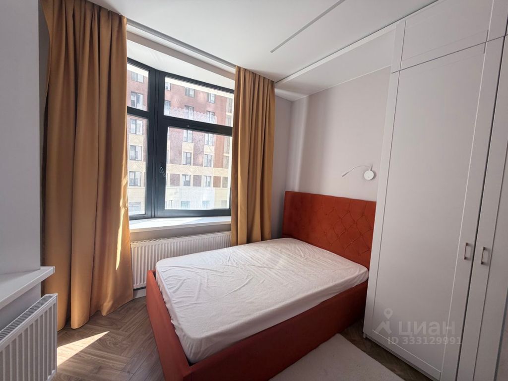 m. ZIL: Apartment, 2-rooms