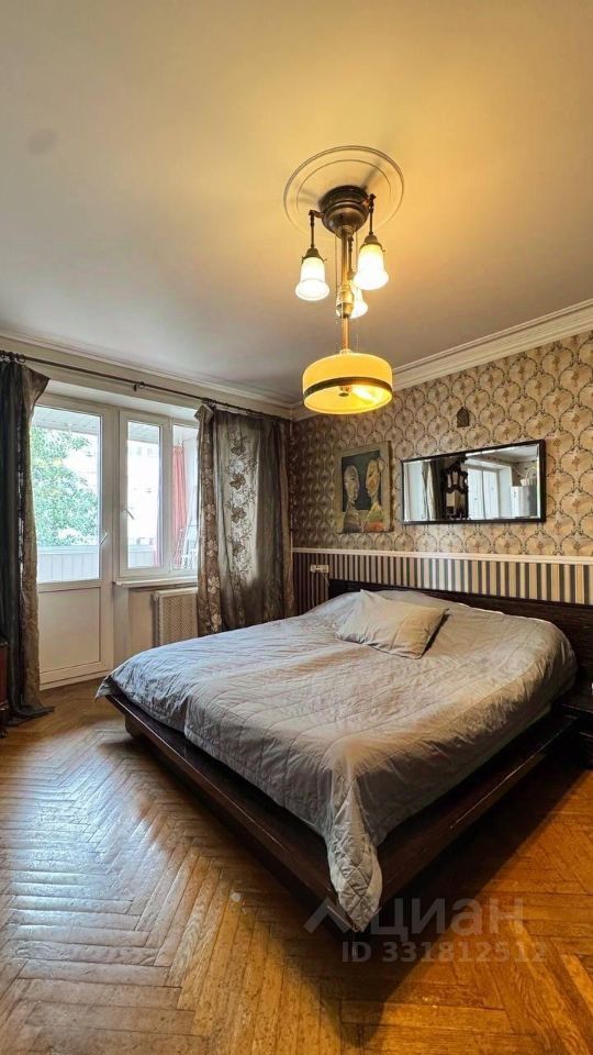 m. Maryina Roscha: Apartment, studio