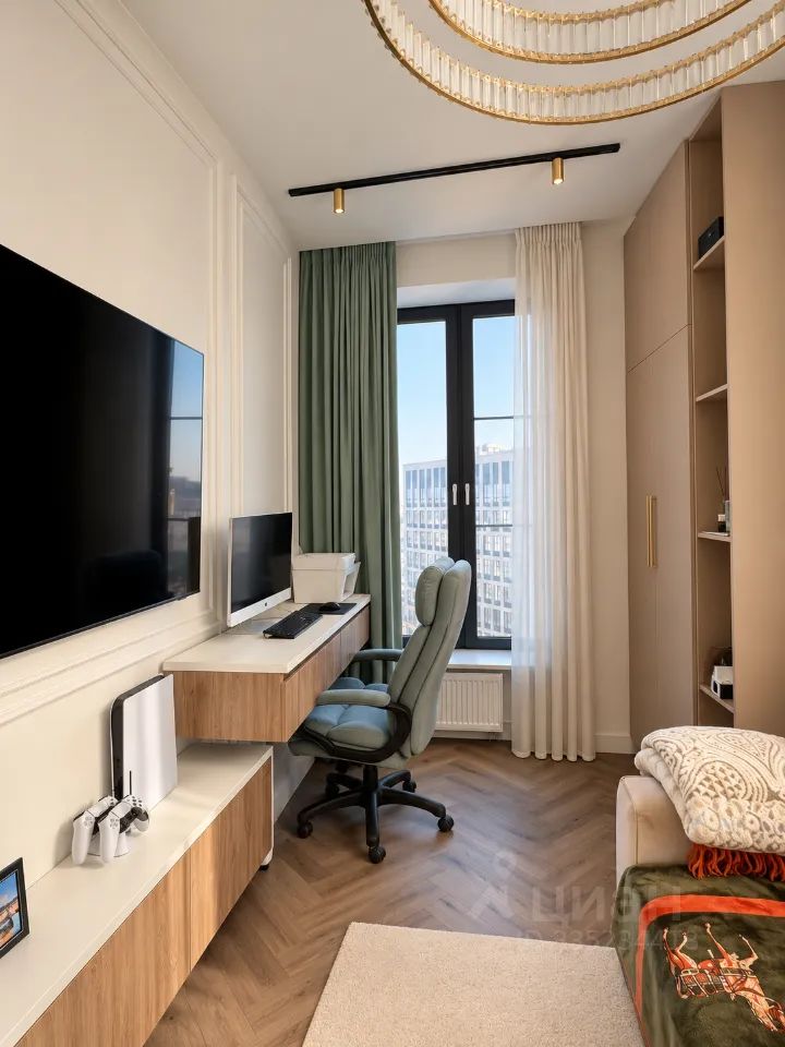 m. Molodezhnaya: Apartment, 4-rooms