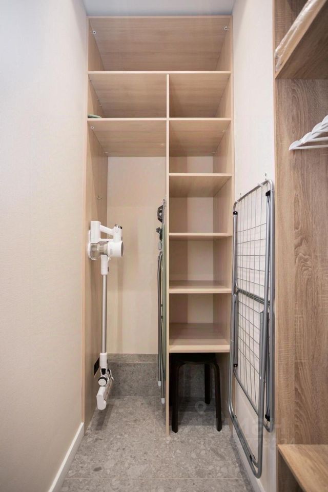 m. ZIL: Apartment, 2-rooms