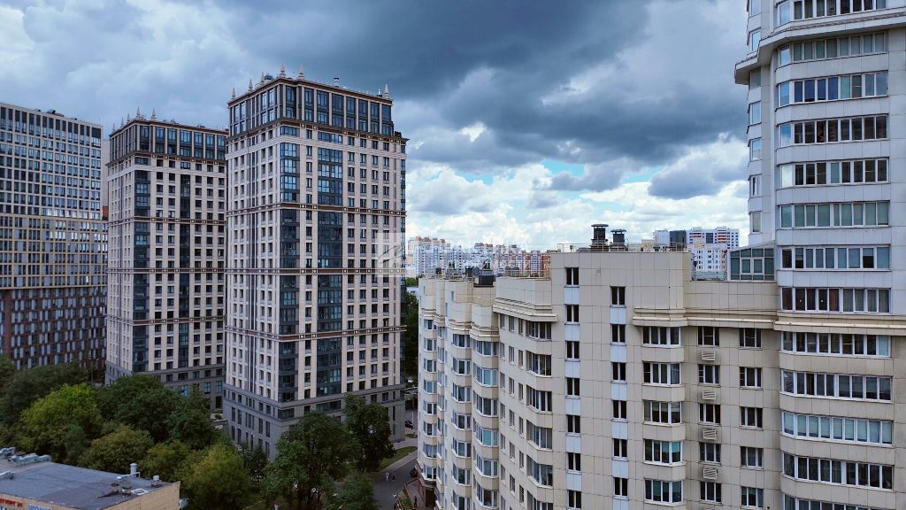 m. Molodezhnaya: Apartment, 3-rooms