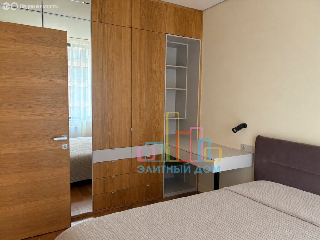 m. ZIL: Apartment, 2-rooms