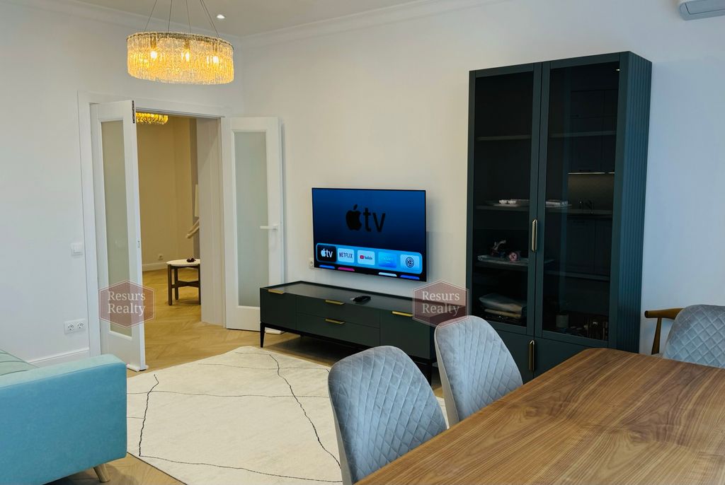 m. Kropotkinskaya: Apartment, 4-rooms