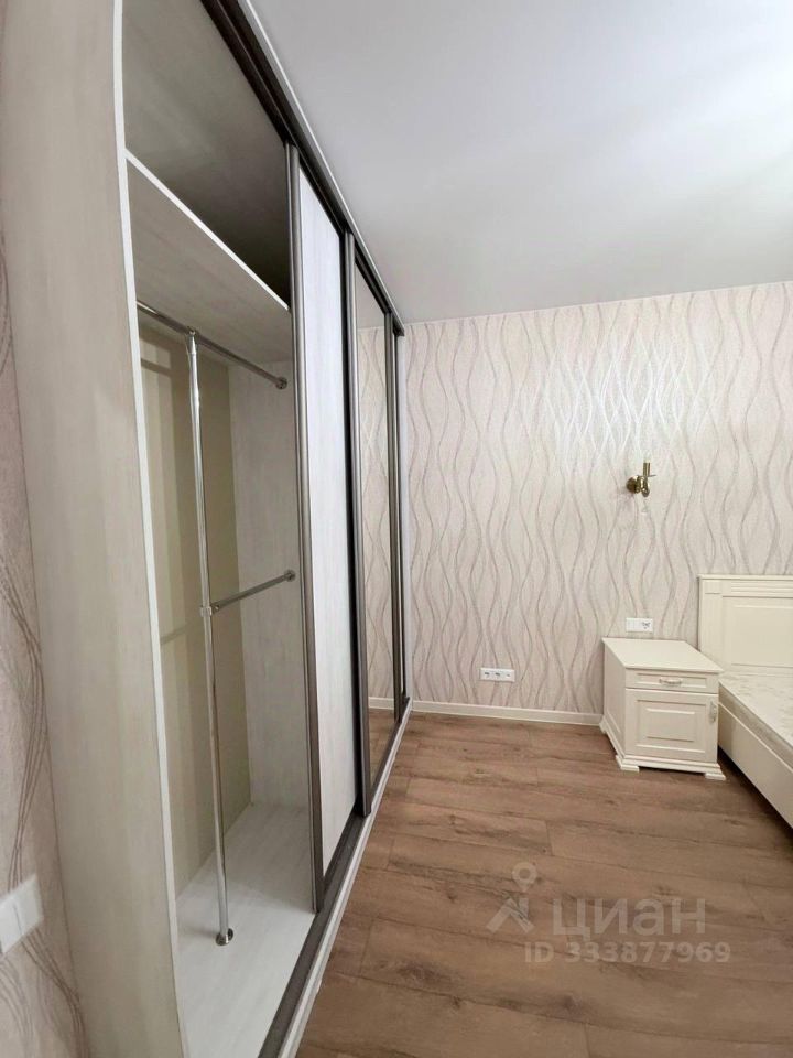 m. ZIL: Apartment, 1-rooms