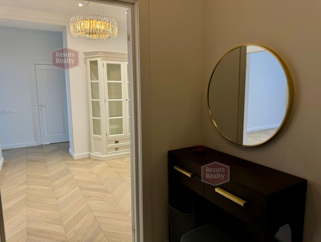 m. Kropotkinskaya: Apartment, 4-rooms