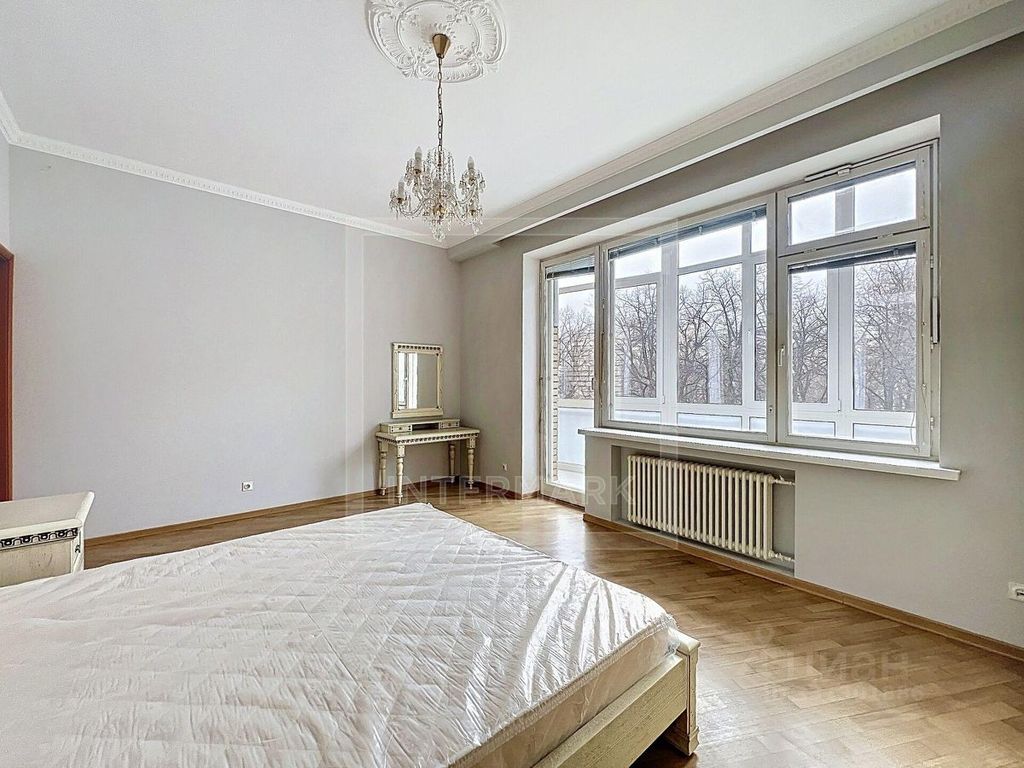 m. Mayakovskaya: Apartment, 3-rooms