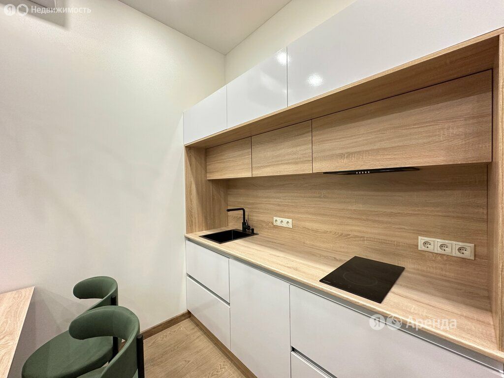m. ZIL: Apartment, 2-rooms