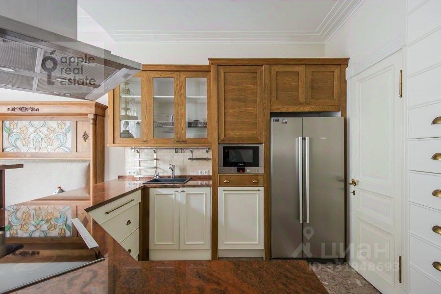 m. Kropotkinskaya: Apartment, 4-rooms