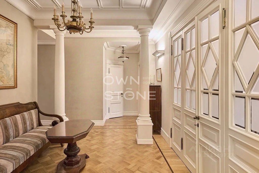 m. Kropotkinskaya: Apartment, 4-rooms