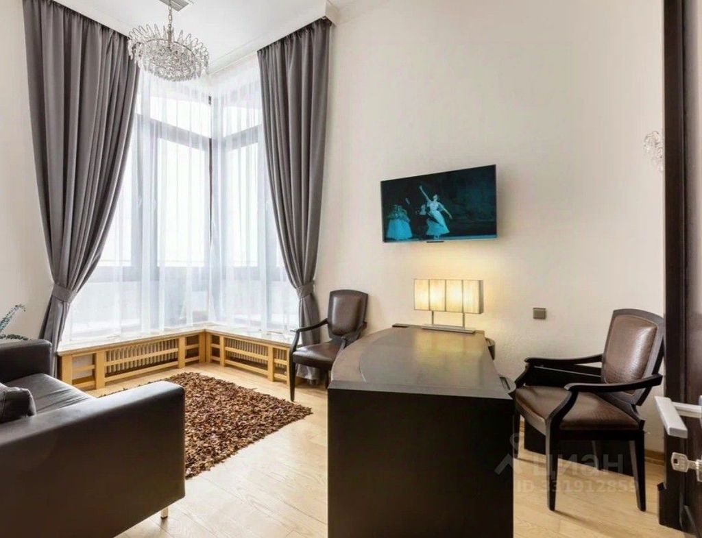 m. Minskaya: Apartment, 6-rooms