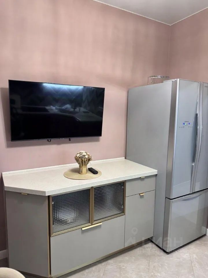 m. ZIL: Apartment, 2-rooms