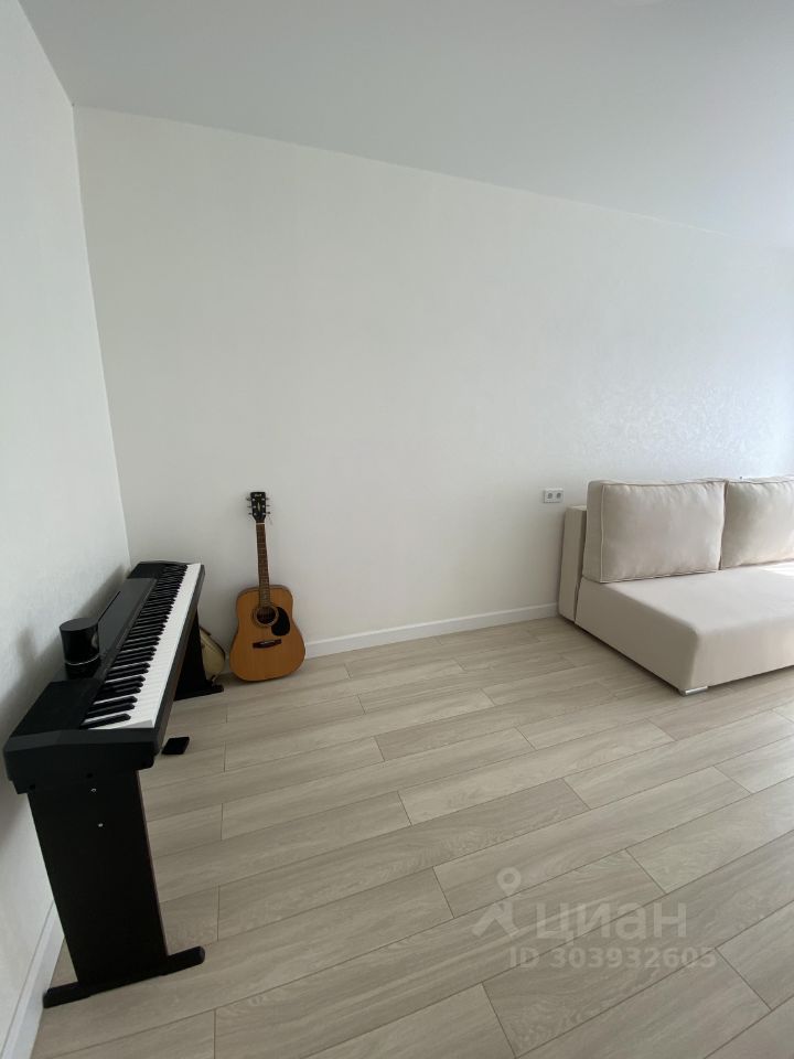 m. Lukhmanovskaya: Apartment, 1-rooms