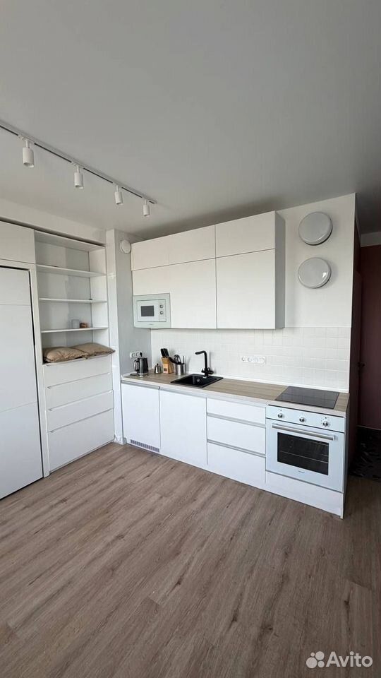 m. Lukhmanovskaya: Apartment, studio