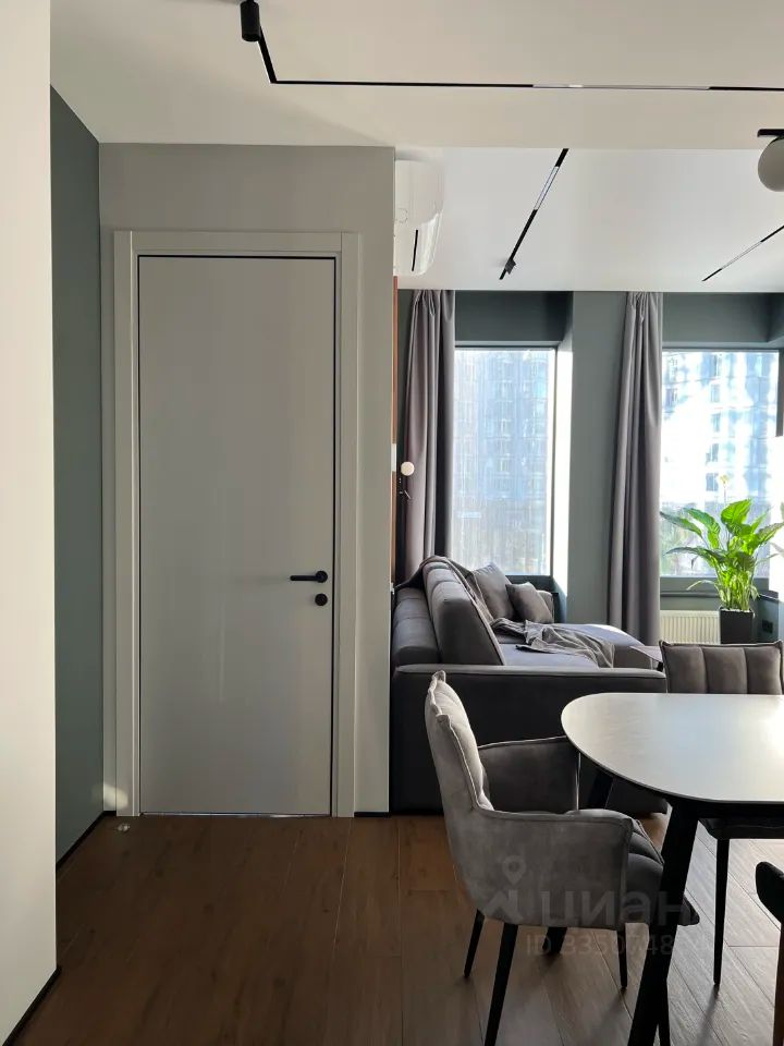 m. ZIL: Apartment, 2-rooms