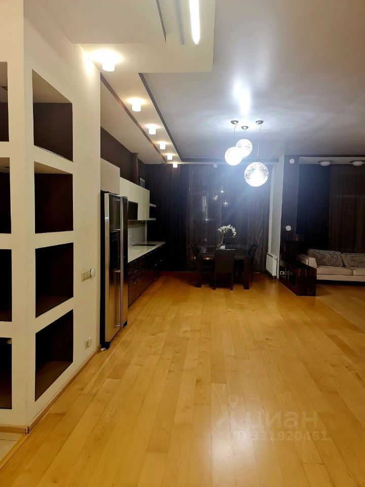 m. Ulitsa Akademika Koroleva: Apartment, 3-rooms