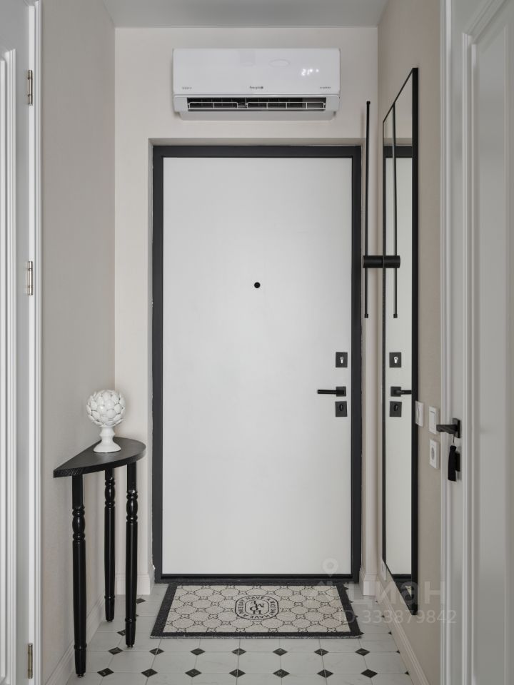 m. Verkhnie Kotly: Apartment, studio