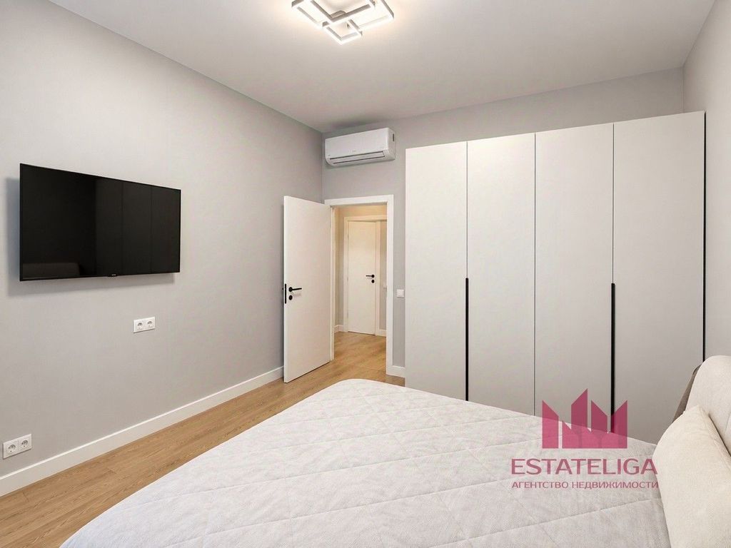 m. Verkhnie Kotly: Apartment, 2-rooms