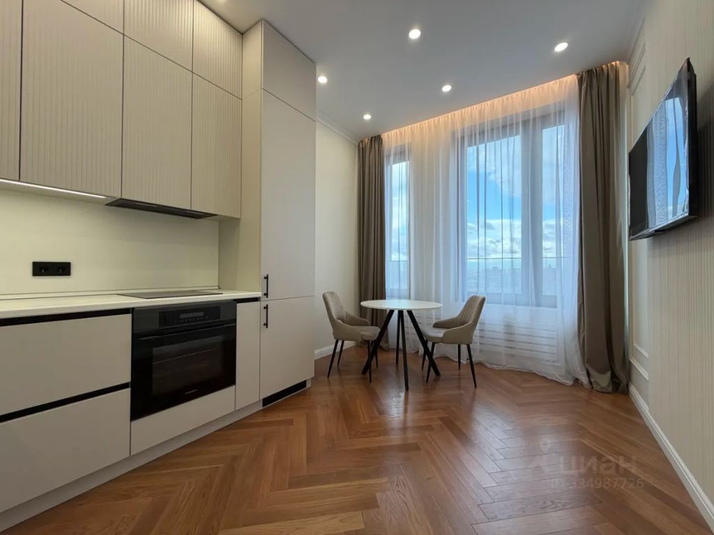 m. ZIL: Apartment, 1-rooms