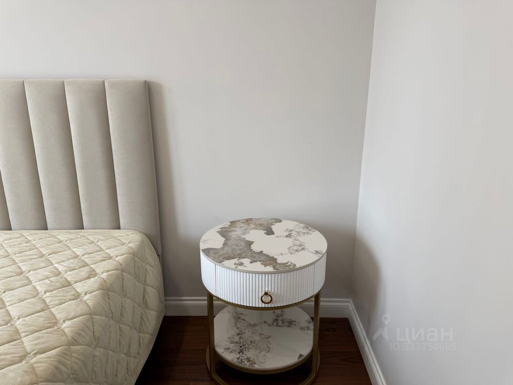 m. ZIL: Apartment, 2-rooms