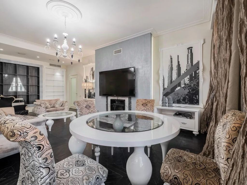 m. Kropotkinskaya: Apartment, 4-rooms