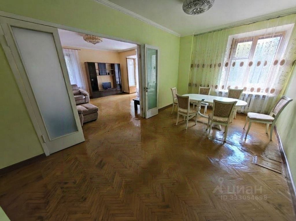 m. Barrikadnaya: Apartment, 3-rooms