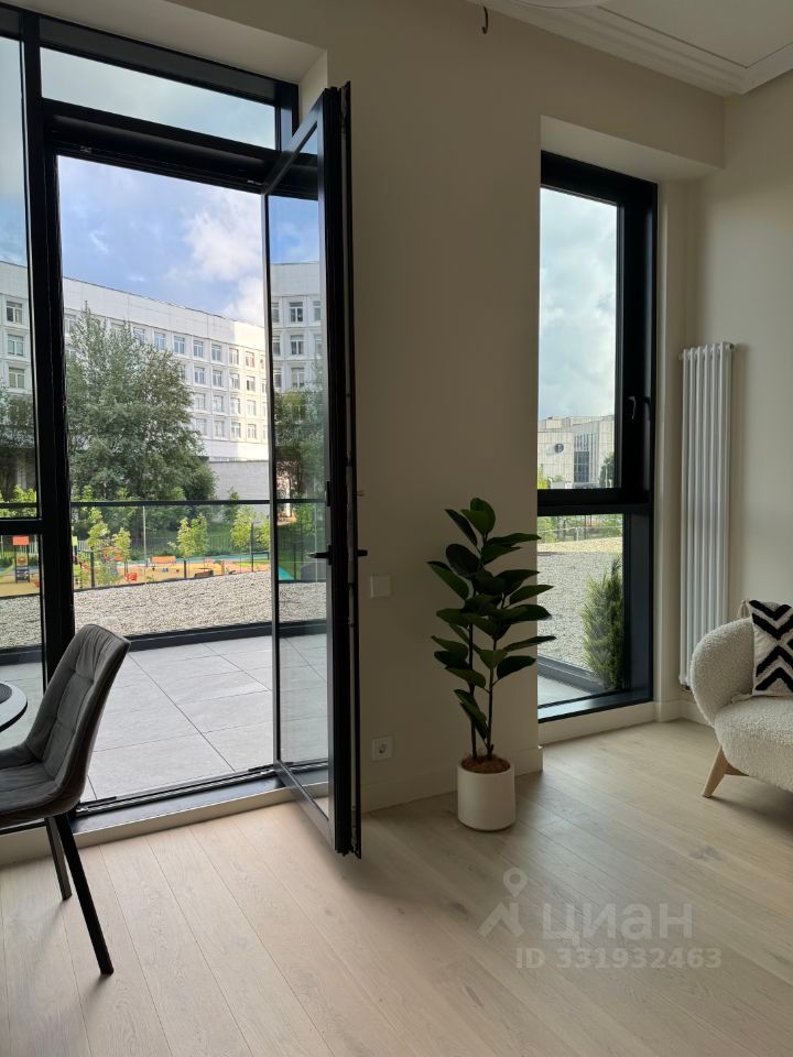 m. Universitet druzhby narodov: Apartment, studio