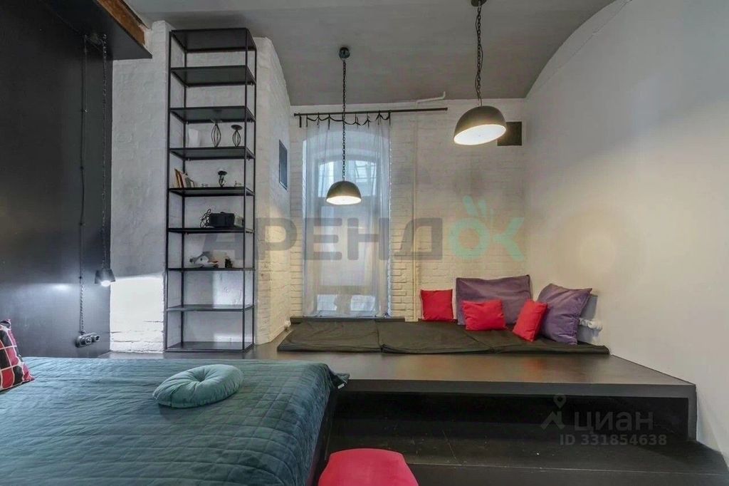 m. Kuznetsky most: Apartment, 3-rooms