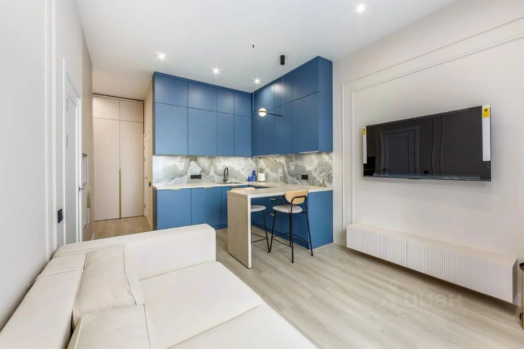 m. ZIL: Apartment, 2-rooms