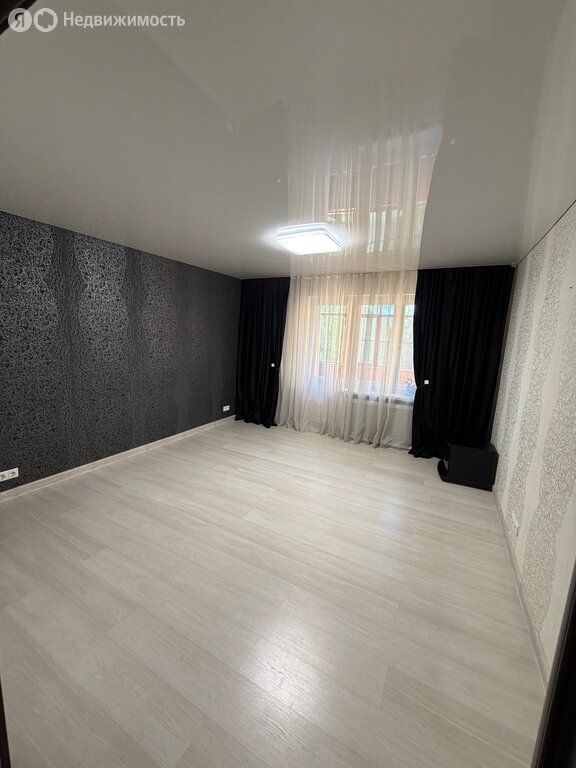 m. Ulitsa Dmitrievskogo: Apartment, 3-rooms