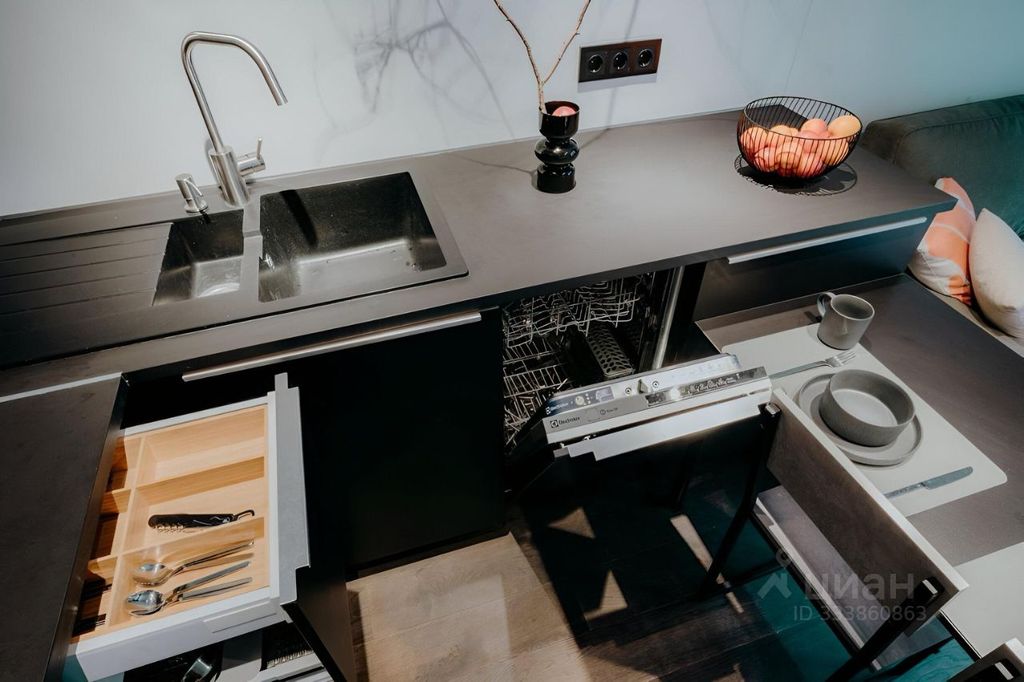 m. ZIL: Apartment, 2-rooms