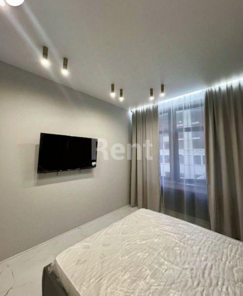 m. ZIL: Apartment, 2-rooms