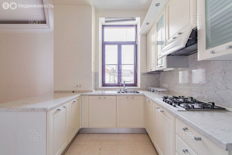 m. Chistye prudy: Apartment, 4-rooms