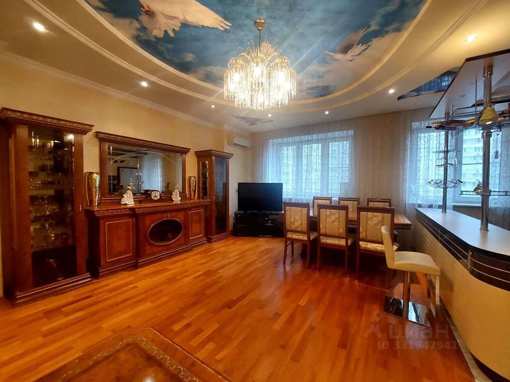 m. Yugo-Zapadnaya: Apartment, 3-rooms