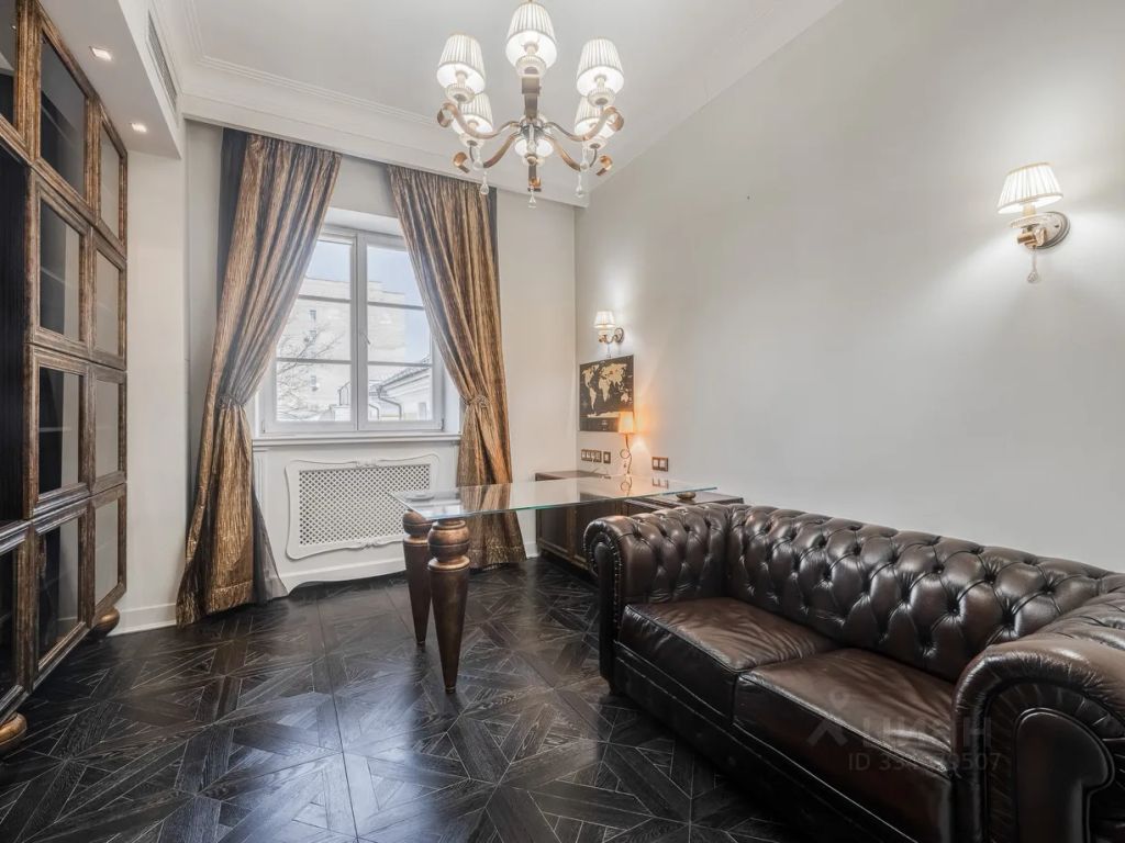 m. Kropotkinskaya: Apartment, 4-rooms