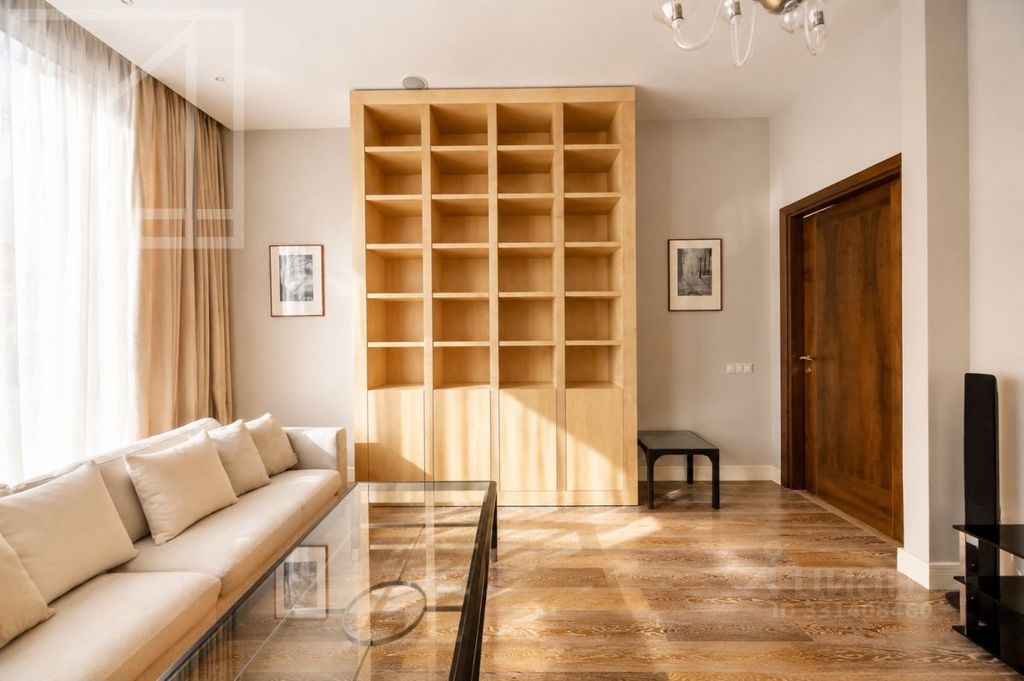 m. Delovoy tsentr: Apartment, 2-rooms