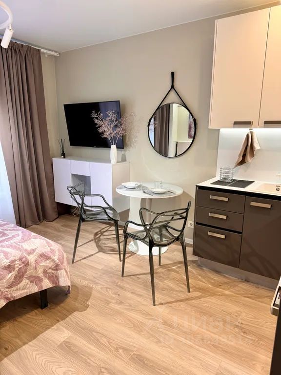 m. Opalikha: Apartment, studio