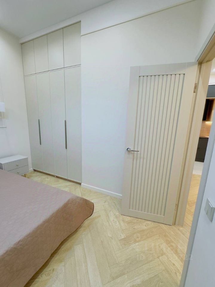 m. ZIL: Apartment, 2-rooms