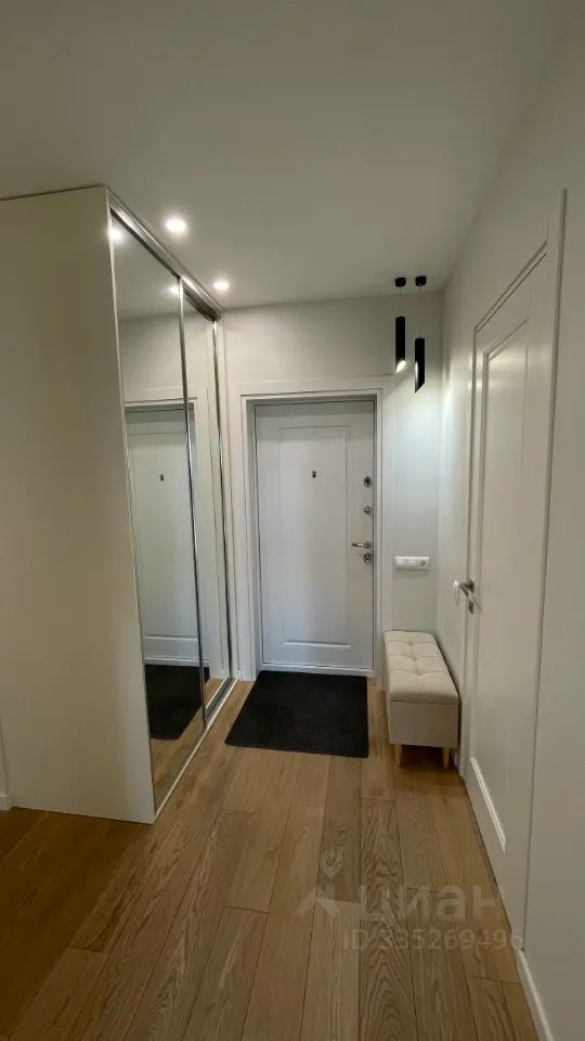 m. Molodezhnaya: Apartment, 3-rooms
