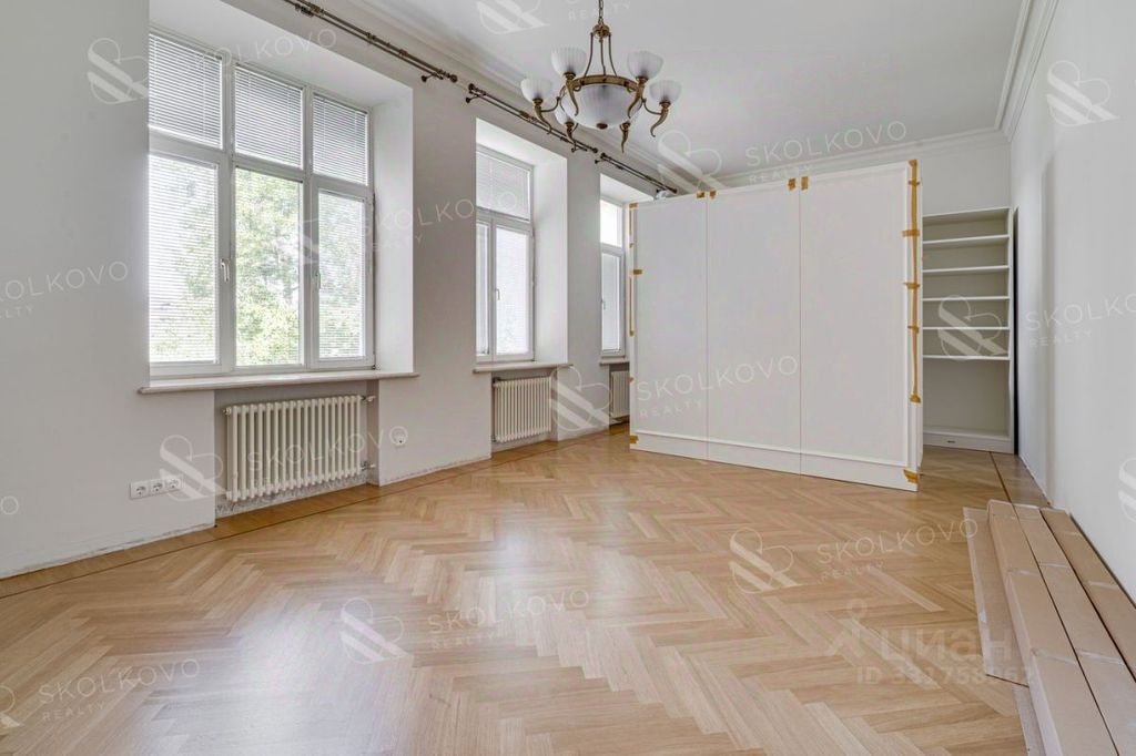 m. Aleksandrovsky sad: Apartment, 6-rooms