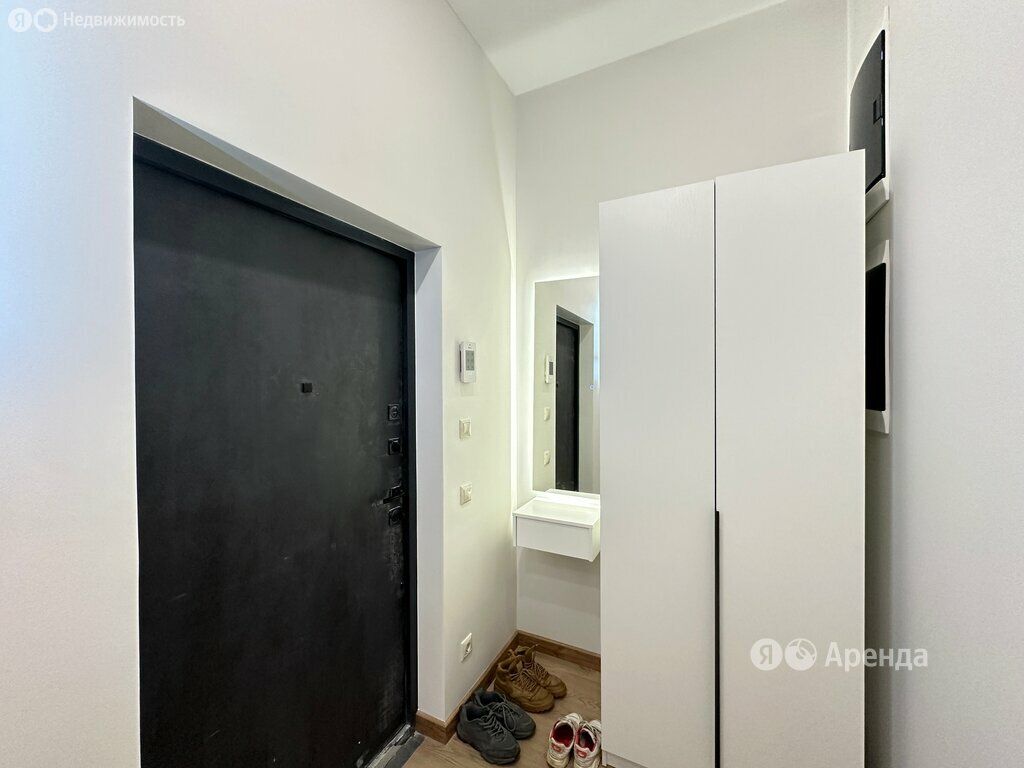 m. ZIL: Apartment, 2-rooms