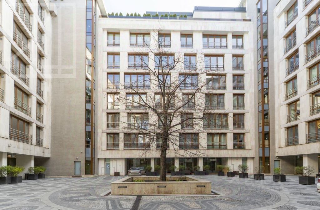 m. Kropotkinskaya: Apartment, 4-rooms