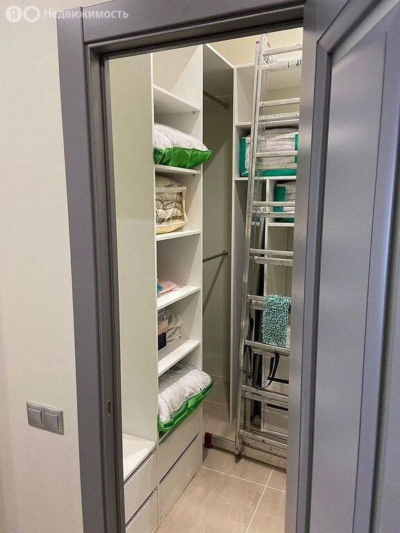 m. ZIL: Apartment, 2-rooms