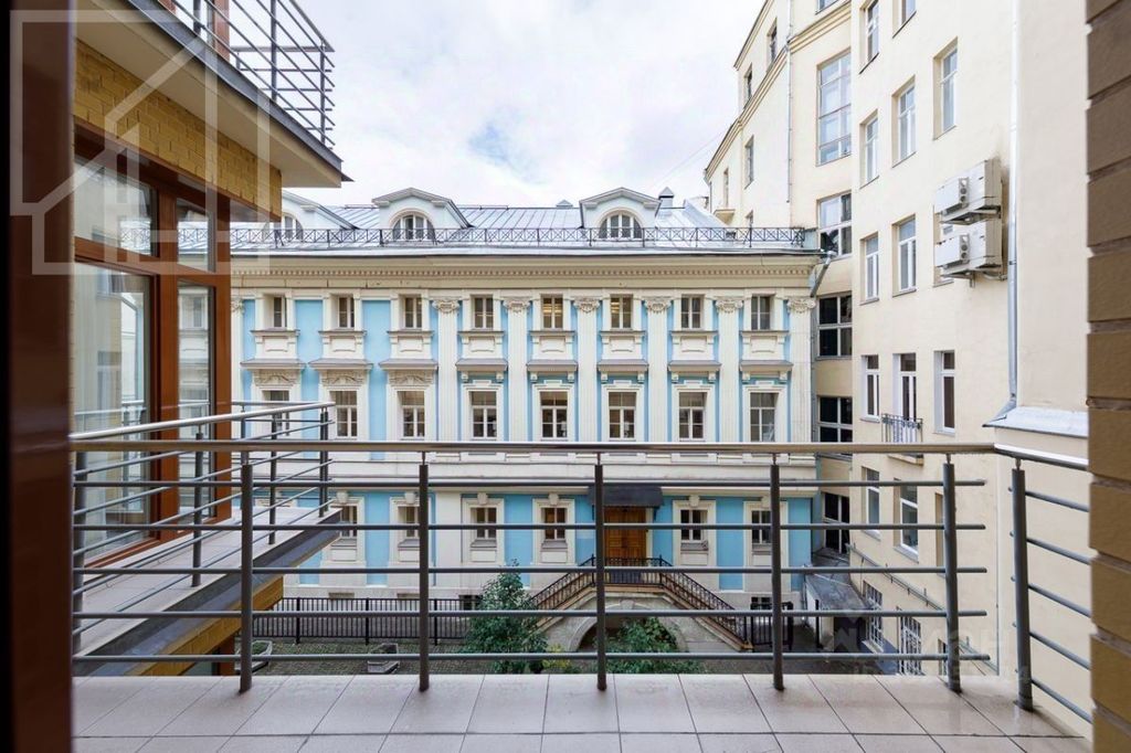 m. Kropotkinskaya: Apartment, 4-rooms